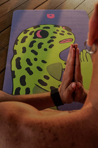 Praying Frog ANIMATES Mat